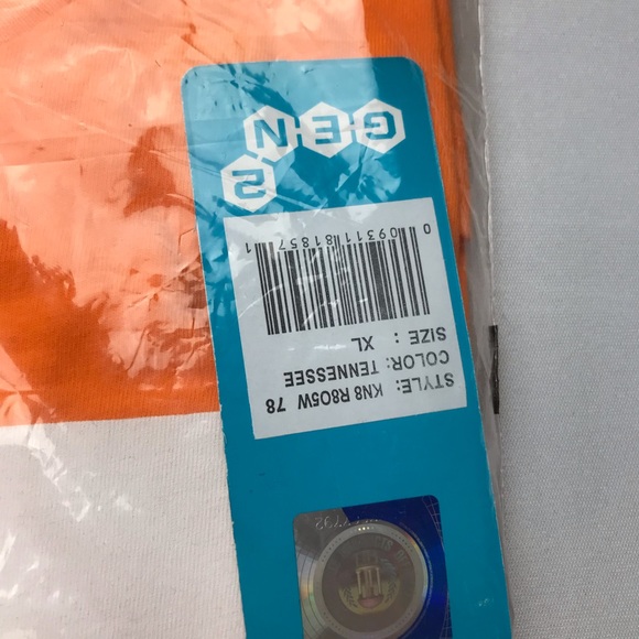 University of Tennessee, Boys T shirt XL - Picture 3 of 6